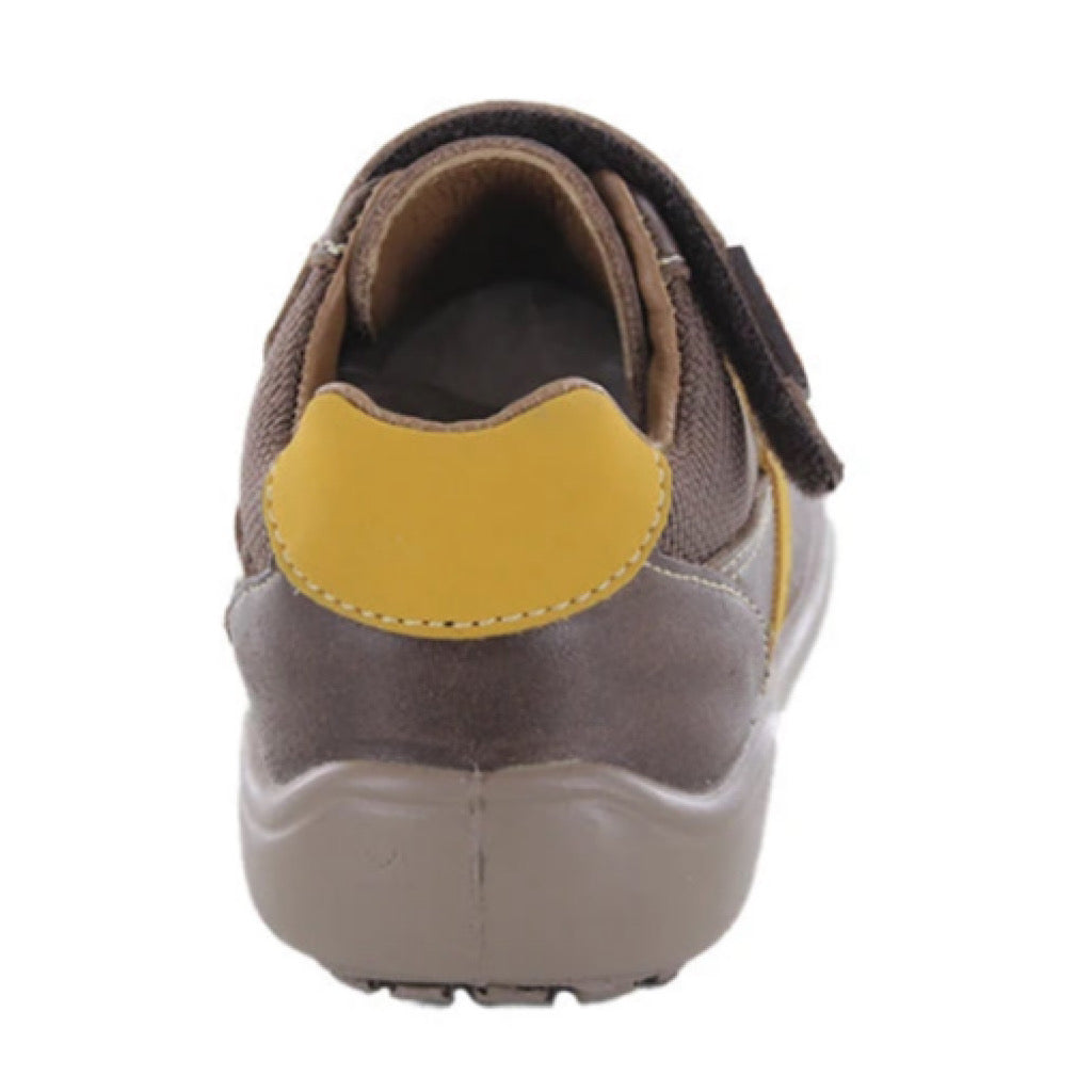 Tenis cafés detalle amarillo niño Audaz - JORHELITOS - JORHELITOS